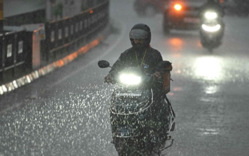 Andhra Pradesh Rains: Low Pressure in Bay of Bengal Brings Heavy Showers to AP