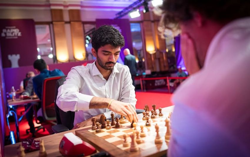 డి. గుకేశ్: చెస్ దిగ్గజం మాగ్నస్ కార్ల్‌సన్‌కు షాక్ ఇచ్చిన భారత యువ ఆటగాడు