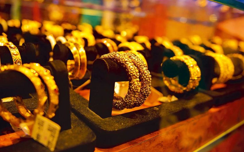 Gold Price 2025: Gold Rises by ₹34,050 in 6072 Hours – What Will Be the Price on Diwali?