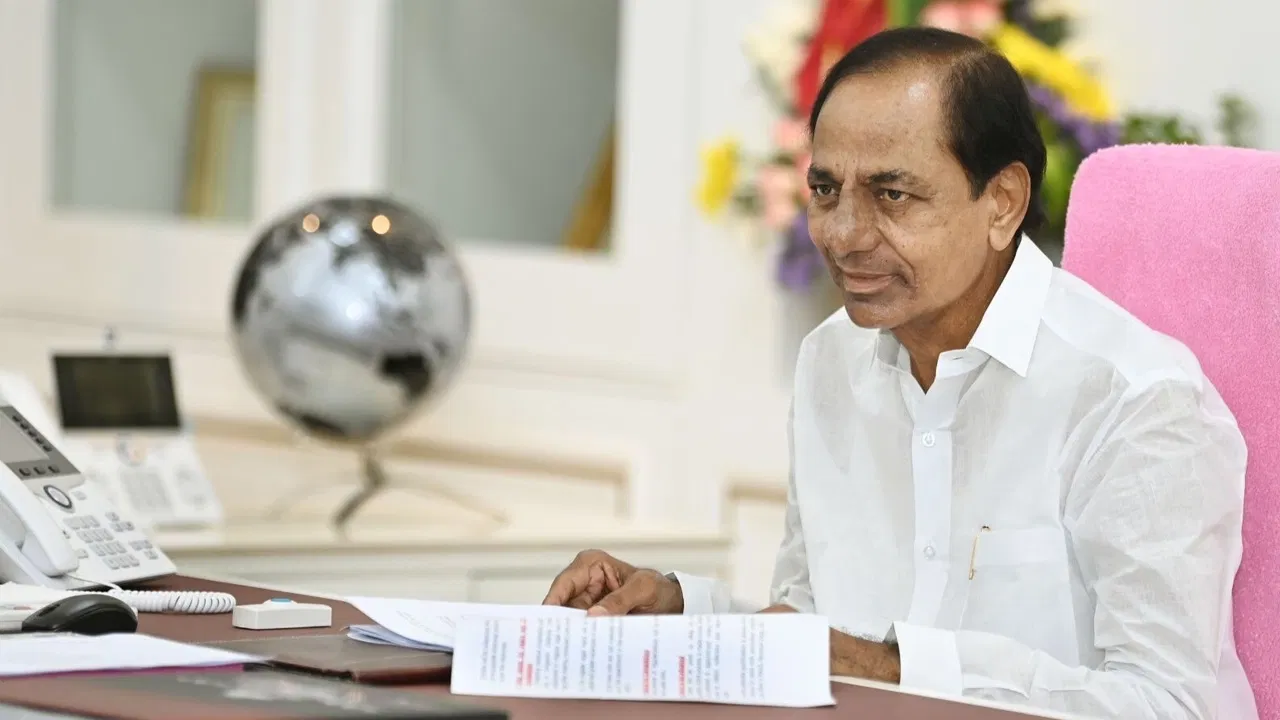 Good news for Telangana employees P.R.S.C CM KCR's crucial announcement