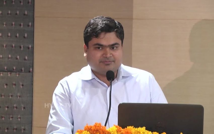 హైదరాబాద్ మెట్రో MDగా సర్ఫ్రాజ్ అహ్మద్ నియామకం; ఎన్.వి.ఎస్. రెడ్డి నగర రవాణా సలహాదారు