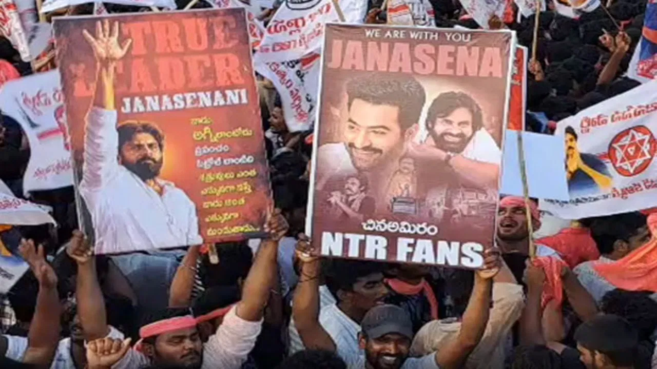 Janasena: Captivating Scene in Pawan Kalyan's Varahi Yatra... Strong Support from Tarak Fans... Massive Presence.