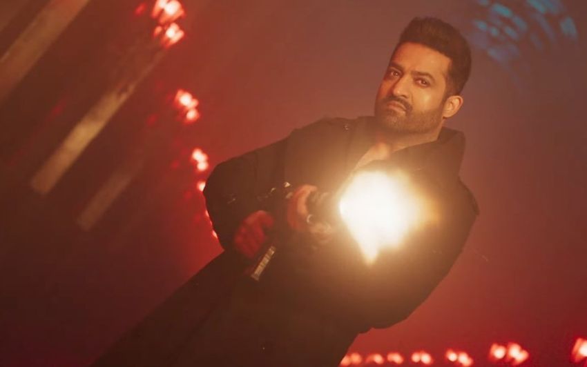 ఎన్టీఆర్ ‘వార్ 2’ లుక్ శక్తిని మరియు సరళతను ప్రతిబింబిస్తుందని స్టైలిస్ట్ అనైతా చెప్పింది