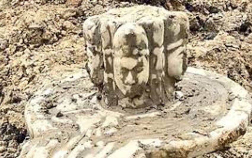 కొలను తవ్వుతుండగా వెలుగులోకి వచ్చిన పంచముఖి శివలింగం