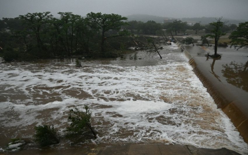 టెక్సాస్‌లో వరదలతో 65 మందికి పైగా మృతి; రక్షణ చర్యలు కొనసాగుతున్నాయి