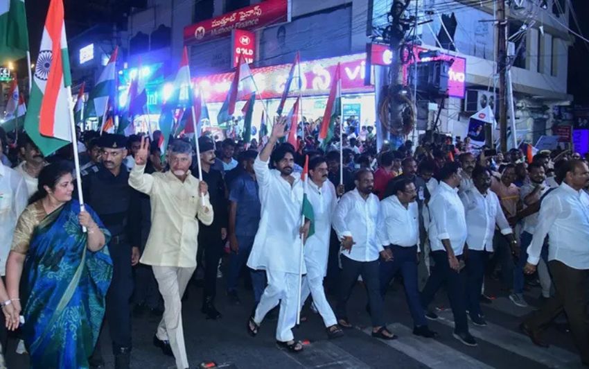విజయవాడలో ఘనంగా త్రివర్ణ పతాక ర్యాలీ – చంద్రబాబు, పవన్ కల్యాణ్ పాల్గొన్న వేడుక