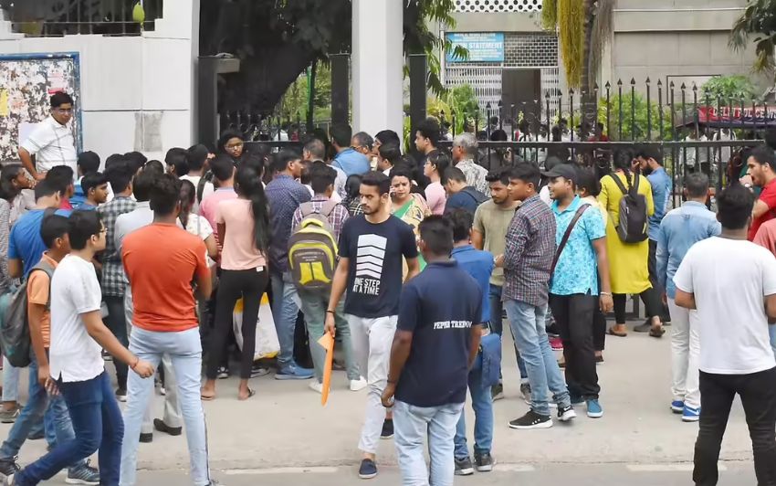 ఫైనల్ ఇయర్ విద్యార్థుల కోసం యూజీసీ కొత్త ఇంటర్న్‌షిప్ నిబంధనలు