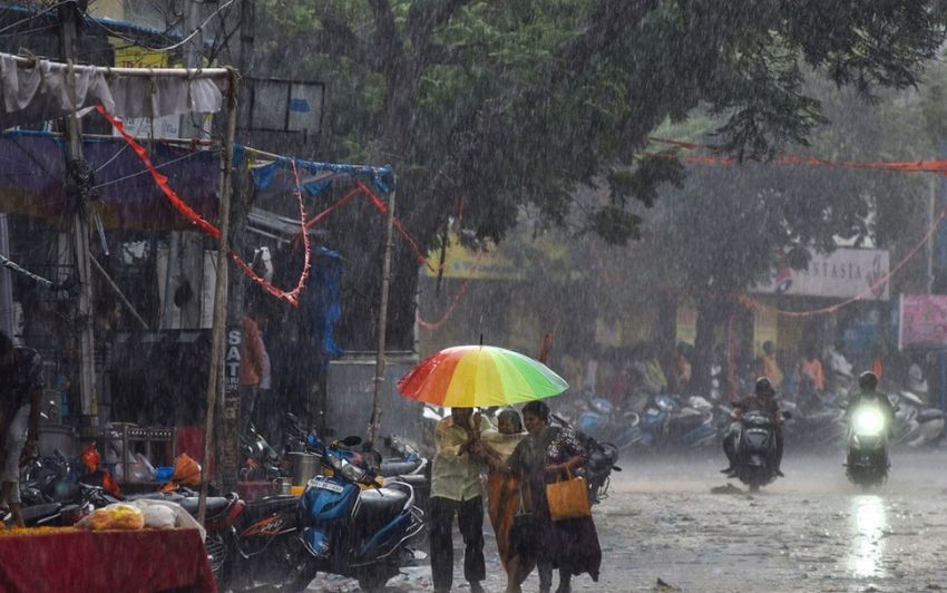 వాతావరణ సూచన: తెలుగు రాష్ట్రాల్లో వర్షాలు కొనసాగే సూచనలు – మరో మూడు రోజులు వానలు!